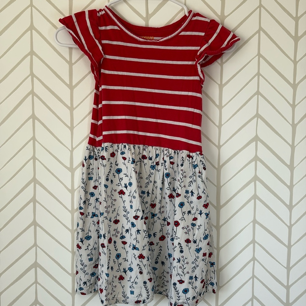Girls dress- Harper Canyon size 6
Pockets on sides